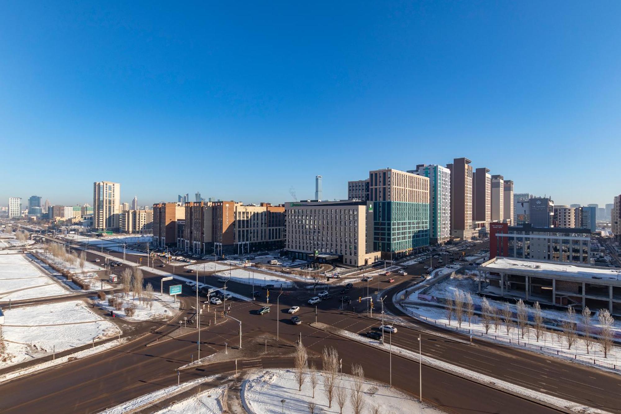 Халал Апартаменты Возле Барыс-Арена, Между Хан-Шатыром И Mega Silkway Astana Exterior foto